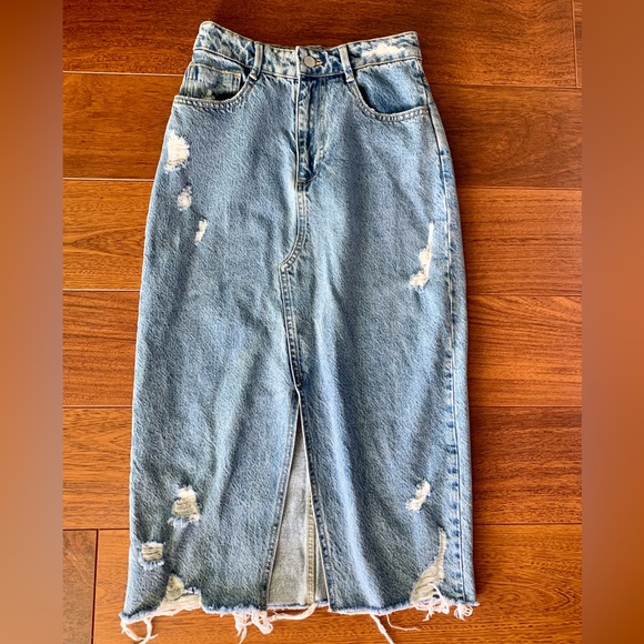 Zara Dresses & Skirts - Zara women’s distressed midi jean skirt XS